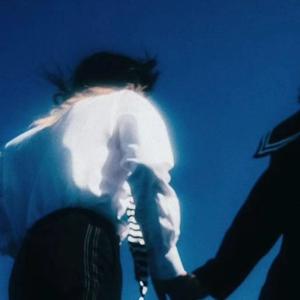 厨房脱岳裙子从后面挺进去
