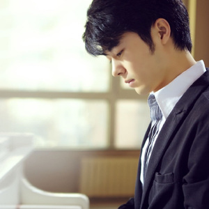 厨房脱岳裙子从后面挺进去
